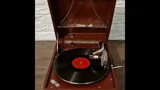 Патефон Город - Молотов - Патефонный Завод .   После реставрации.