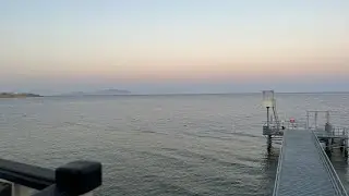 Встречаем закат на берегу Средиземного моря. Болтаем о жизни