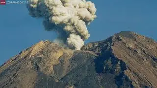 Oct 2, 2024: Large Plume from Gunung Semeru Volcano, Indonesia