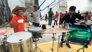 Mira como disfrutan tocar la banda estos niños #musica #banda