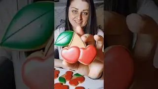 спелые яркие вишни на пряниках 🍒 переходи ко мне в Инстаграм artcookies.ru