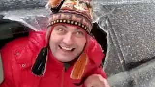 Во Владивостоке депутат проломил головой лёд в авто