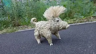 Sculpture of a boar. Скульптура кабанчика, вепря з рогозу, ручна робота