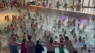 Kino-Poolparty im Wellenbecken