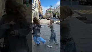 Когда снимаешь видео с сестрой!