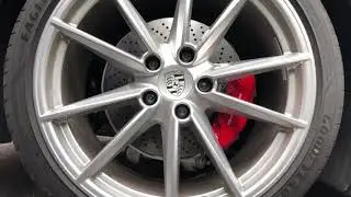 2020 Porsche 911 (992) Carrera S Cabriolet - Agate Grey wheel centres with full-colour Porsche Crest