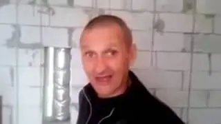 Мопс заехал на стройку