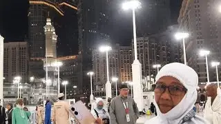 Suasana selepas solat Isyak dan jalan kaki balik ke hotel bersama nekyah