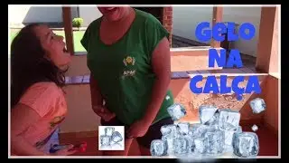 Desafio do gelo na calça.