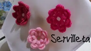 Servilleta con flores tejidas a crochet