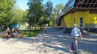 Иду летним вечером по Проспекту 50 лет Октября в Саратове