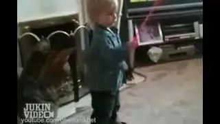 Самое прикольное видео Кошка напала на ребёнка