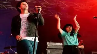 Waax and Bernard Fanning perform Powderfinger's Don't Wanna Be Left Out