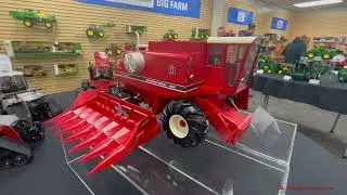 Ertl's New 1/16 INTERNATIONAL 1460 Axial-Flow Combine Replica