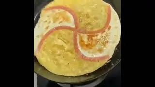 яичница на завтрак с сосиской/scrambled eggs for breakfast with sausage/早餐炒鸡蛋配香肠