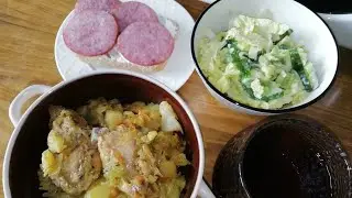 АСМР ИТИНГ 😋 КУРОЧКА ТУШЁНАЯ, 🥪 БУТЕРБРОД С КОЛБАСКОЙ И 🥗 САЛАТ 😋 😋 😋