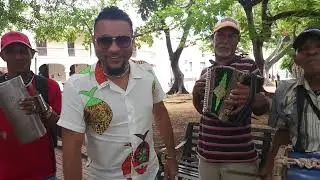 MALA FE PIDE TRABAJO AL GRUPO TIPICO DE LA zona colonial.....