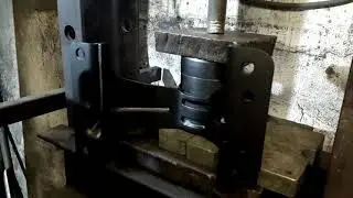 Запрессовка сайлентблока опоры двигателя задней Jorney, Avenger, Freemont 08-15. TMS-Polyurethane.