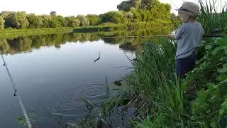 Попробуй с ним поймать рыбу.
