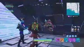 BIGGEST NOOB PLAYS FORTNITE