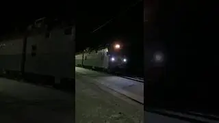 2ЭС5К-319 пролетает станцию Кодино