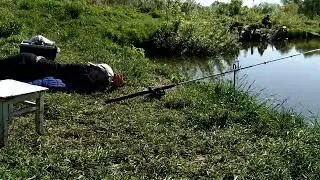 Когда не клюет на рыбалке )))