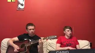 Парни поют и играют