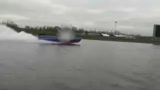 Большая  лодка из  ПВХ,  проход.   Москва.