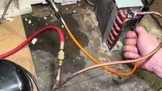 Liebherr ICUNS 3314. Утечка в запенке. Компрессор.
