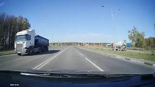 Авария. В Skoda Rapid на светофоре въехала Torota Camry