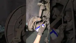 how to easily detach the steering knuckle from the shock absorber #shorts
