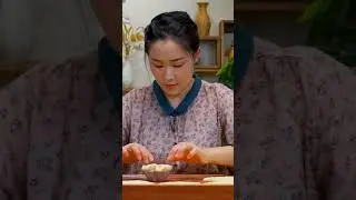 反复烘烤出来的酥脆蛋挞，配上口味酸甜各异的树莓，奶香与果香融合，美味至极！#shorts  #raspberry #滇西小哥  #eggtart