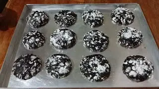 Fudgy and chewy chocolate crinkles