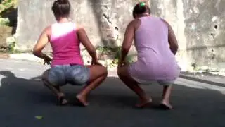 Novinhas Dançando Funk de shortinho