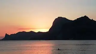 В Судаке октябрь, море и набережная