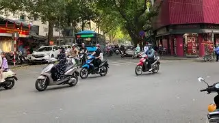 Vietnam = Scooter life. Where’s mine? 🤷🏽‍♂️