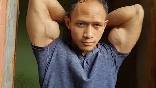 Biceps flexing In the Morning K1A Fitman
