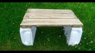 Столик з пластикової каністри.                       A table made of a plastic canister