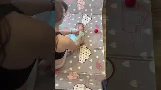 УЧИМСЯ ПОЛЗАТЬ И ПЕРЕВОРАЧИВАТЬСЯ НА ЖИВОТИК #грудничок #упражнениеживот #мамывдекрете #развитие