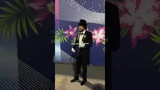 Что-то случилось на сцене у Филиппа. Вообще опасная трость. П**дануть может, если я его обижу. Боюсь