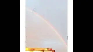 🌈Foto real de un #arcoiris con #versos de #amor del #libro #alfilesdelaesperanza 🩷. #romanticismo