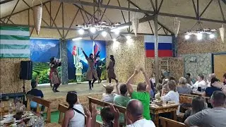 В ГОСТЯХ У АБХАЗСКОЙ СЕМЬИ. АБХАЗСКОЕ ЗАСТОЛЬЕ. ДУРИПШ. АБХАЗИЯ
