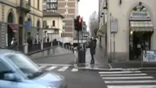ad AREZZO ci sono semafori ANTI PEDONI