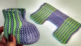 Knit booties. Or baby socks, made with knitting needles, the easy way!