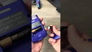 Game Boy Color stored for 20 YEARS with batteries! Does it still work? 😮