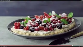 Pavlova med sommerbær videoopskrift