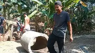 Gotong royong pasang gorong gorong sumur untuk warga sekitar