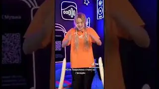 Юля Гаврилина стоит на гвоздях 