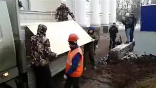 Установка сцены на Театральной площади