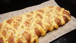 Com fer una bona coca de Sant Joan amb crema i pinyons